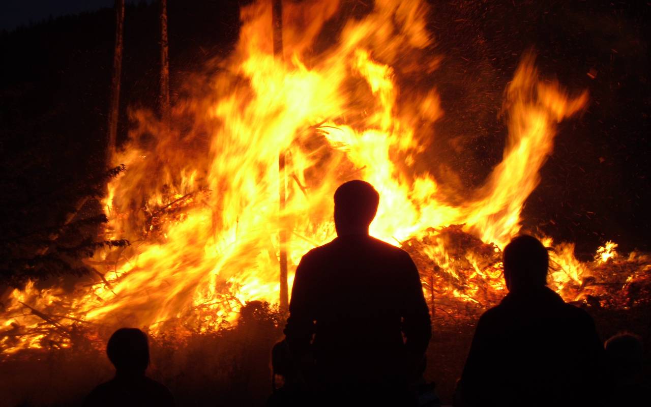 Osterfeuer 2023 – Medelon